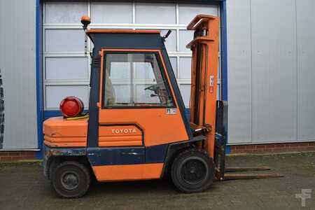 Treibgasstapler  Toyota 02 5FGF30 (Nr. G2925) (2)