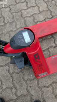 Punnitseva haarukkavaunu 2017  Jungheinrich AMW 22 (2)