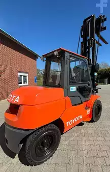 Dieselstapler 2014  Toyota 42-7FD45 (7)
