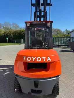 Dieselstapler 2014  Toyota 42-7FD45 (9)