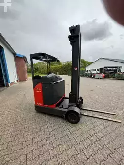Carretilla retráctil 2009  Linde R14G (2)