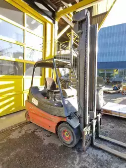 Elektro 4 Rad 1996  Linde E25-01 (1)