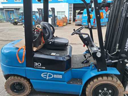 Elektro čtyřkolový VZV 2021 EP Equipment EFL302 (1)