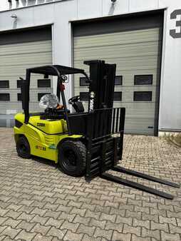 Dieselstapler 2024  Clark GTS 33 (2)