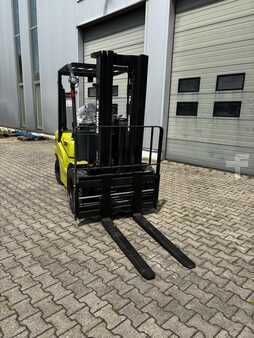 Dieselstapler 2024  Clark GTS 33 (3)