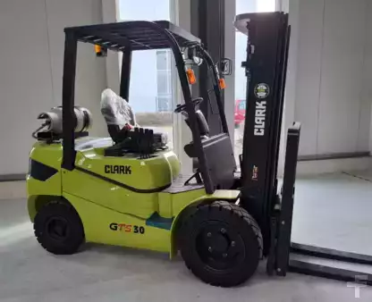 LPG Forklifts 2024  Clark GTS 30 (1)