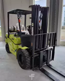 LPG Forklifts 2024  Clark GTS 30 (2)