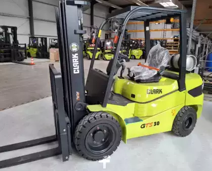LPG Forklifts 2024  Clark GTS 30 (4)