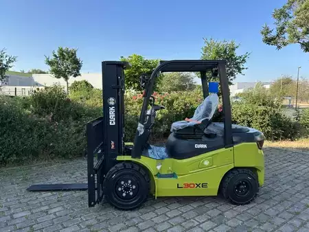 Elektro 4 Rad 2026  Clark L30XE (1)