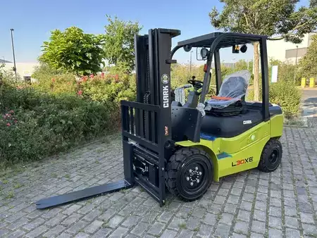 Elektro 4 Rad 2026  Clark L30XE (3)