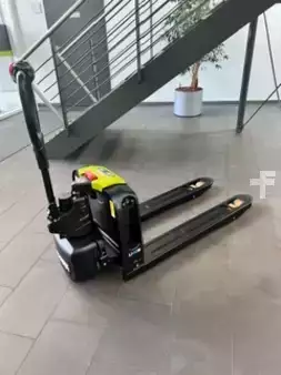 Nízkozdvižný vozík 2025  Clark LWIO15 AUSSTELLUNGSFAHRZEUG (1)