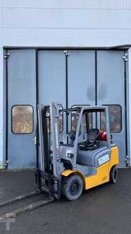 Treibgasstapler 2018 Jungheinrich TFG 320 (1)