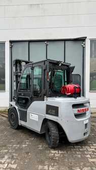 LPG VZV 2009  Nissan J1F4A450LY (4)