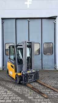 Treibgasstapler 2019 Jungheinrich EFG320x (3)