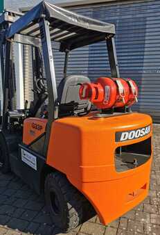 Treibgasstapler 2007 Doosan G 33 P-3 (2)