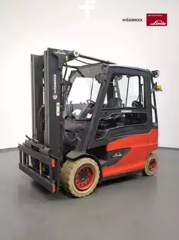 Eléctrico - 4 rodas 2015  Linde E50HL-388-01 (1)