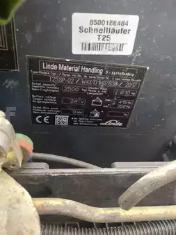 Apilador conductor incorporado 2017  Linde T25SP-131-07 (6)