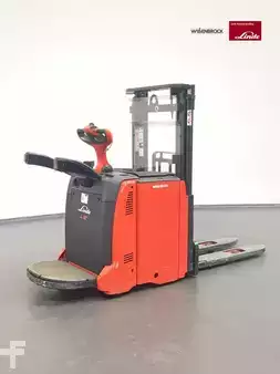 VZV s plošinou pro řidiče 2022  Linde L12AP-133-01 (1)