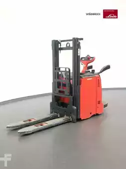VZV s plošinou pro řidiče 2022  Linde L12AP-133-01 (2)