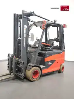 Elektromos 4 kerekű 2020  Linde E35HL-387-01 (1)