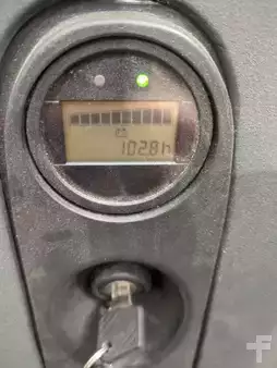 VZV s plošinou pro řidiče 2023  Linde L10B-1172-01 (5)