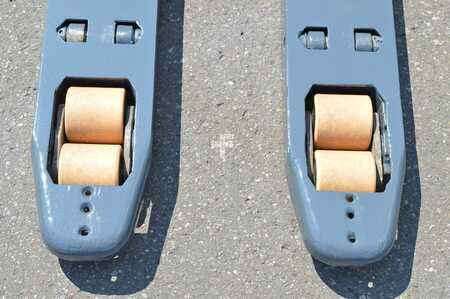 Porta-paletes elétrico com assento 2014  Jungheinrich ESE 220 Batterie Bj2019 (5)