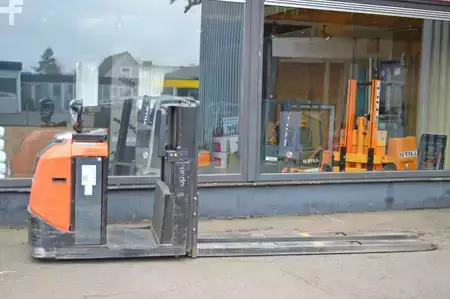 Nízkozdvižný vozík 2016  BT OSE 200X (2)