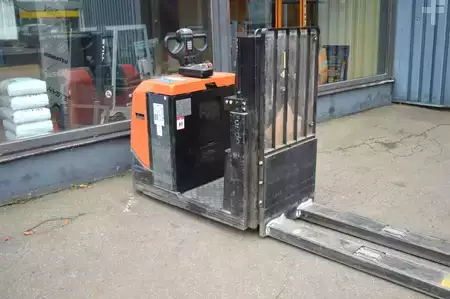 Nízkozdvižný vozík 2016  BT OSE 200X (5)
