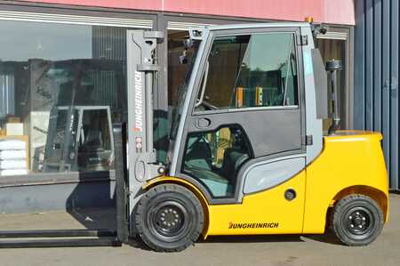 Diesel Forklifts 2017  Jungheinrich DFG 435s (2)