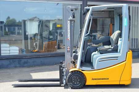 Chariot 3 roues électrique 2016  Jungheinrich EFG 215 Batterie Bj2020 (2)