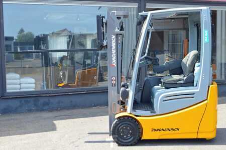 3 Wheels Electric 2016  Jungheinrich EFG 215 Batterie Bj2020 (4)