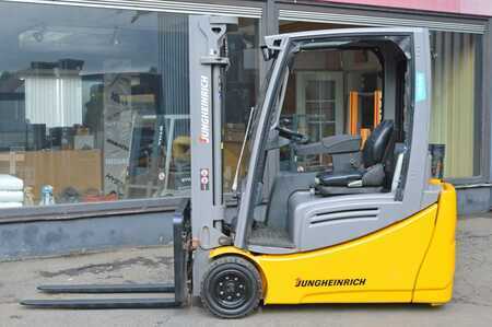 Chariot 3 roues électrique 2017  Jungheinrich EFG 220 Batterie Bj2020 (2)