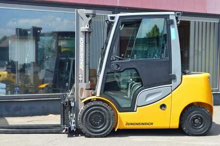 Diesel Forklifts 2017  Jungheinrich DFG 430s (2)