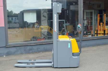 Hochhubwagen 2018  Jungheinrich EJC 212 (2)