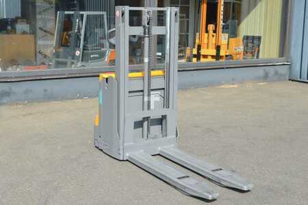 Pallet Stackers 2018  Jungheinrich EJD 118 (6)