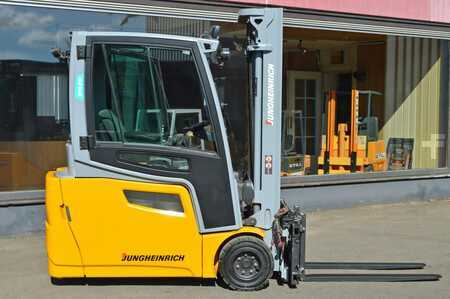 Eléctrico - 3 rodas 2016  Jungheinrich EFG 218 (1)