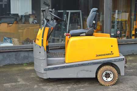 Schlepper 2016  Jungheinrich EZS 570 (2)