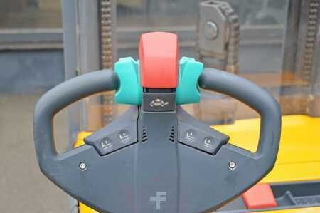 Stacker pedestre 2018  Jungheinrich EJC 214z (10)