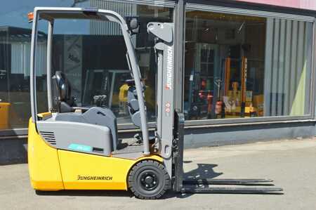 Electric - 3 wheels 2020  Jungheinrich EFG 113 (1)