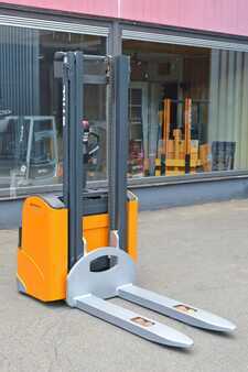 Stacker pedestre 2003  Still EGV 14 (5)