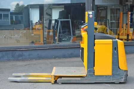 Vertikal-Kommissionierer 2003  Jungheinrich ECP 100 (2)