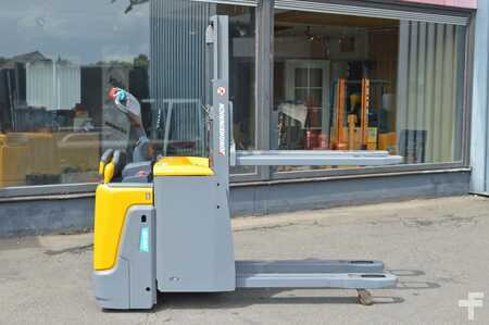 Hochhubwagen 2020  Jungheinrich ERD 220 Batterie Bj. 2024 (2)