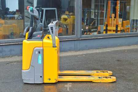 Niederhubwagen 2020  Jungheinrich ERE 120 (2)