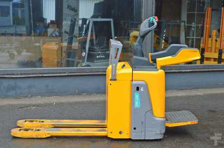 Niederhubwagen 2020  Jungheinrich ERE 120 (3)