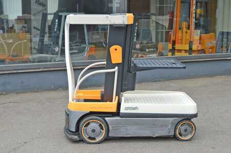 Vertikální vychystávací vozík 2016  Crown WAV60-118 (1)