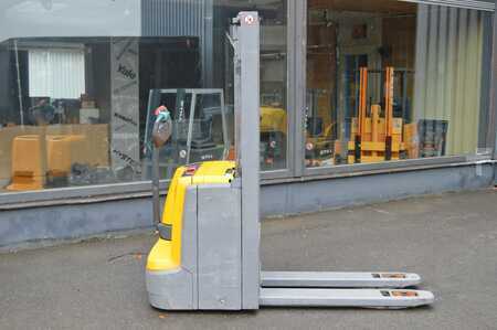 Stacker pedestre 2017  Jungheinrich EJC 112z (1)