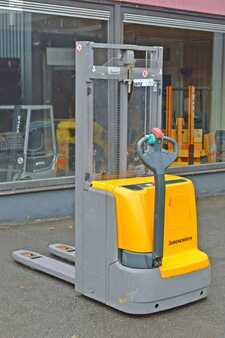 Stacker pedestre 2017  Jungheinrich EJC 112z (6)