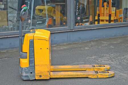 Nízkozdvižný vozík 2014  Jungheinrich EJE 120 Batterie Bj2023 (1)