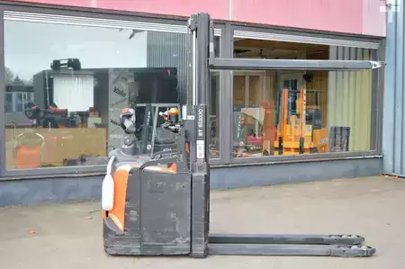 Hochhubwagen-Toyota-SPE 200D