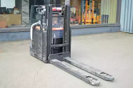 Hochhubwagen 2020  Toyota SPE 200D (6)